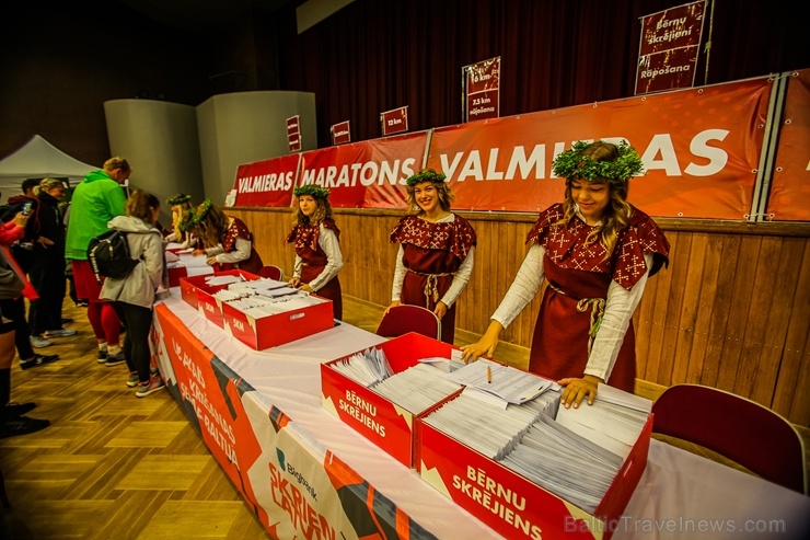Valmieras ielas skriešanas svētkos piepildīja lielāki un mazāki sportisti, līdzjutēji un tūristi Valmieras ielas skriešanas svētkos piepildīja lielāki un mazāki sportisti, līdzjutēji un tūristi 265926