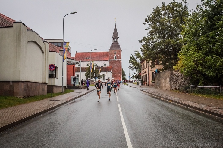 Valmieras ielas skriešanas svētkos piepildīja lielāki un mazāki sportisti, līdzjutēji un tūristi Valmieras ielas skriešanas svētkos piepildīja lielāki un mazāki sportisti, līdzjutēji un tūristi 265932