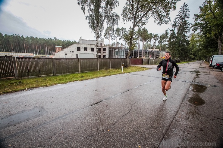 Valmieras ielas skriešanas svētkos piepildīja lielāki un mazāki sportisti, līdzjutēji un tūristi Valmieras ielas skriešanas svētkos piepildīja lielāki un mazāki sportisti, līdzjutēji un tūristi 265936