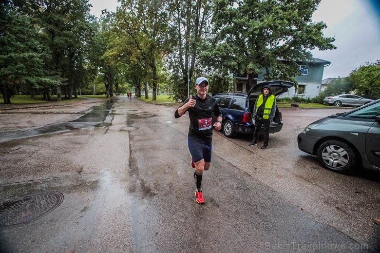 Valmieras ielas skriešanas svētkos piepildīja lielāki un mazāki sportisti, līdzjutēji un tūristi Valmieras ielas skriešanas svētkos piepildīja lielāki un mazāki sportisti, līdzjutēji un tūristi 265940
