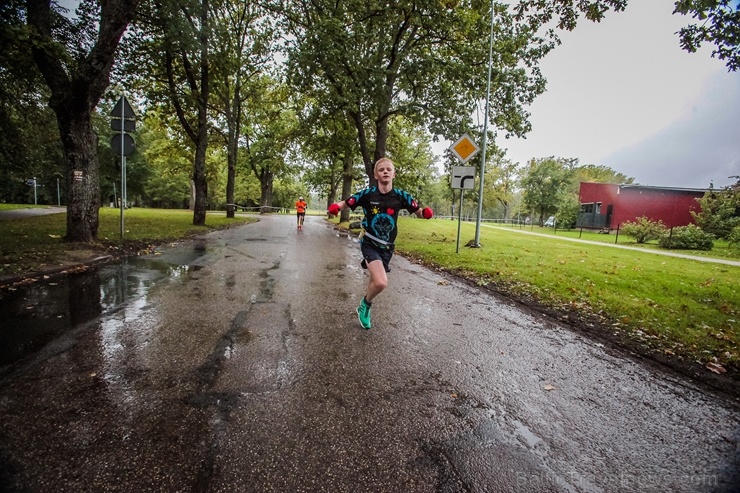 Valmieras ielas skriešanas svētkos piepildīja lielāki un mazāki sportisti, līdzjutēji un tūristi Valmieras ielas skriešanas svētkos piepildīja lielāki un mazāki sportisti, līdzjutēji un tūristi 265943
