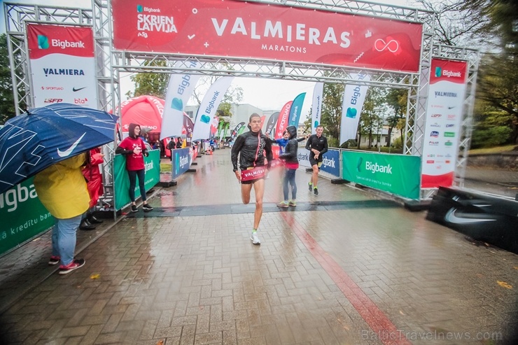 Valmieras ielas skriešanas svētkos piepildīja lielāki un mazāki sportisti, līdzjutēji un tūristi Valmieras ielas skriešanas svētkos piepildīja lielāki un mazāki sportisti, līdzjutēji un tūristi 265958