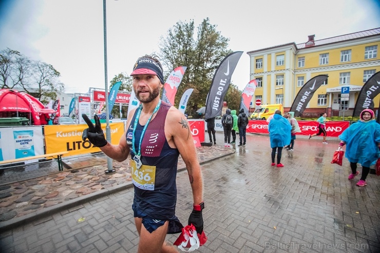 Valmieras ielas skriešanas svētkos piepildīja lielāki un mazāki sportisti, līdzjutēji un tūristi Valmieras ielas skriešanas svētkos piepildīja lielāki un mazāki sportisti, līdzjutēji un tūristi 265962