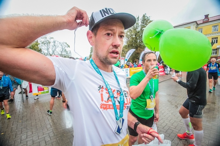 Valmieras ielas skriešanas svētkos piepildīja lielāki un mazāki sportisti, līdzjutēji un tūristi Valmieras ielas skriešanas svētkos piepildīja lielāki un mazāki sportisti, līdzjutēji un tūristi 265967