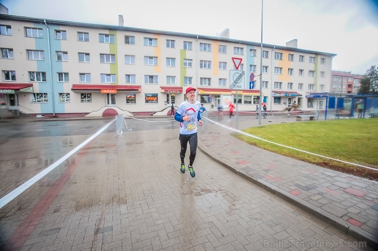 Valmieras ielas skriešanas svētkos piepildīja lielāki un mazāki sportisti, līdzjutēji un tūristi Valmieras ielas skriešanas svētkos piepildīja lielāki un mazāki sportisti, līdzjutēji un tūristi 265972