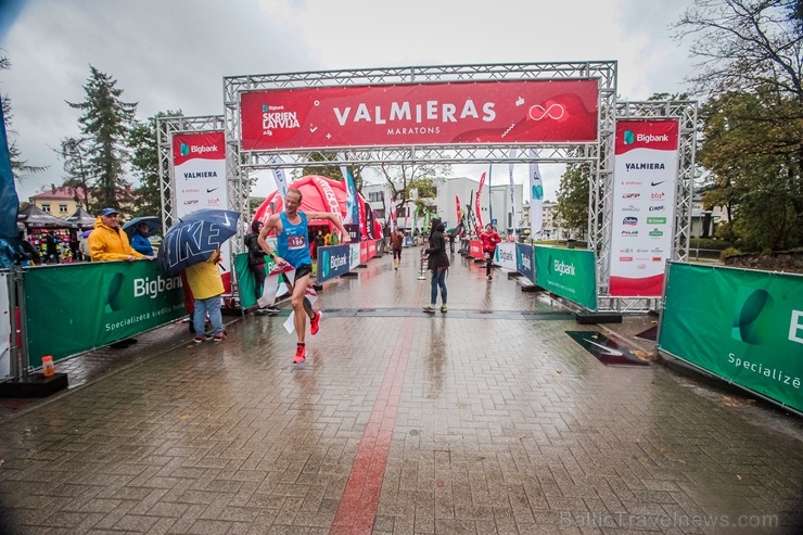 Valmieras ielas skriešanas svētkos piepildīja lielāki un mazāki sportisti, līdzjutēji un tūristi Valmieras ielas skriešanas svētkos piepildīja lielāki un mazāki sportisti, līdzjutēji un tūristi 265975