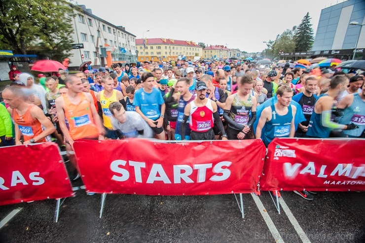 Valmieras ielas skriešanas svētkos piepildīja lielāki un mazāki sportisti, līdzjutēji un tūristi Valmieras ielas skriešanas svētkos piepildīja lielāki un mazāki sportisti, līdzjutēji un tūristi 265979