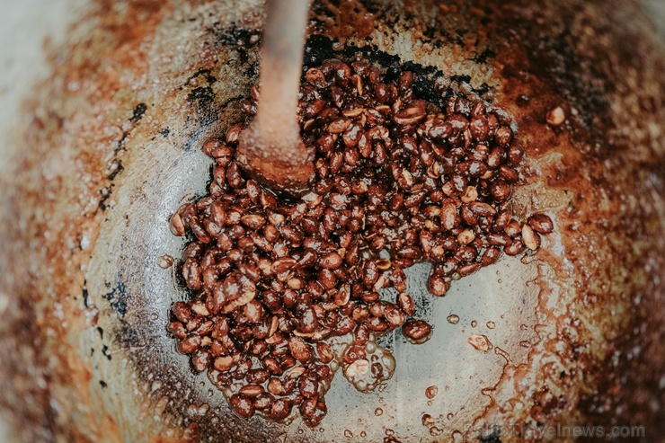 Ar svinībām un gardu mielastu Valmiermuižā atzīmē lielo darbu noslēgšanos, galdā ceļot visu, kas vasarā sarūpēts Ar svinībām un gardu mielastu Valmiermuižā atzīmē lielo darbu noslēgšanos, galdā ceļot visu, kas vasarā sarūpēts 266081