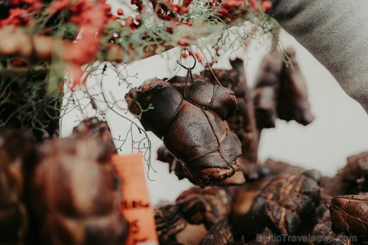 Ar svinībām un gardu mielastu Valmiermuižā atzīmē lielo darbu noslēgšanos, galdā ceļot visu, kas vasarā sarūpēts Ar svinībām un gardu mielastu Valmiermuižā atzīmē lielo darbu noslēgšanos, galdā ceļot visu, kas vasarā sarūpēts 266086