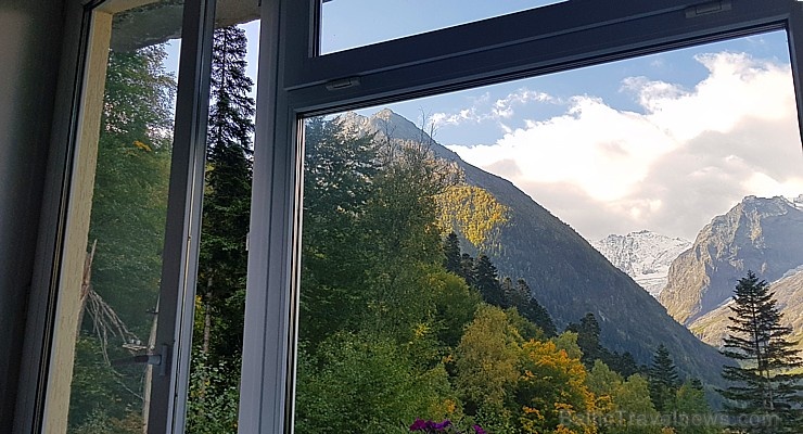 Travelnews.lv divas naktis nakšņo vienkāršā, bet viesmīlīgā Dombaja viesnīcā «Elbrus». Atbalsta: Magtur Travelnews.lv divas naktis nakšņo vienkāršā, bet viesmīlīgā Dombaja viesnīcā «Elbrus». Atbalsta: Magtur 266334