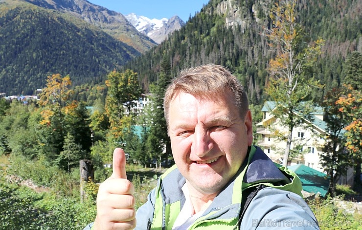 Travelnews.lv divas naktis nakšņo vienkāršā, bet viesmīlīgā Dombaja viesnīcā «Elbrus». Atbalsta: Magtur Travelnews.lv divas naktis nakšņo vienkāršā, bet viesmīlīgā Dombaja viesnīcā «Elbrus». Atbalsta: Magtur 266362