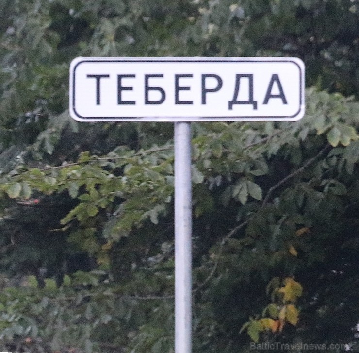 Dombaju un Treberdu savieno dabas rezervāts un kvalitatīvs līkloču ceļš. Atbalsta: Magtur 266530