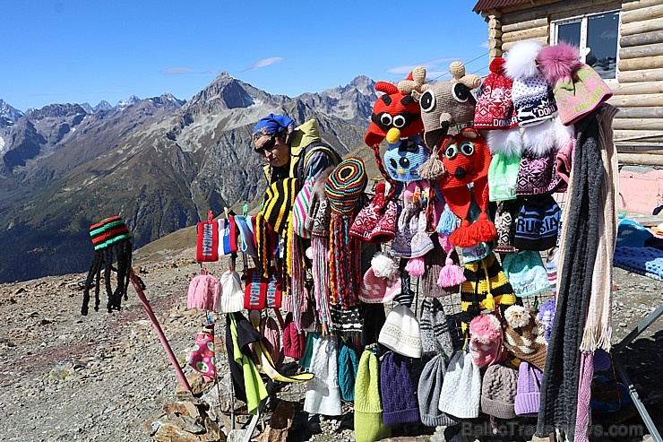 Travelnews.lv iepazīst Domabajā suvenīru tirgu tūristiem. Atbalsta: Magtur 266592