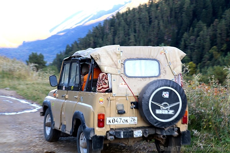 Travelnews.lv ar apvidus spēkratu «UAZ» dodas Kaukāza kalnu bezceļos. Atbalsta: Magtur 266661