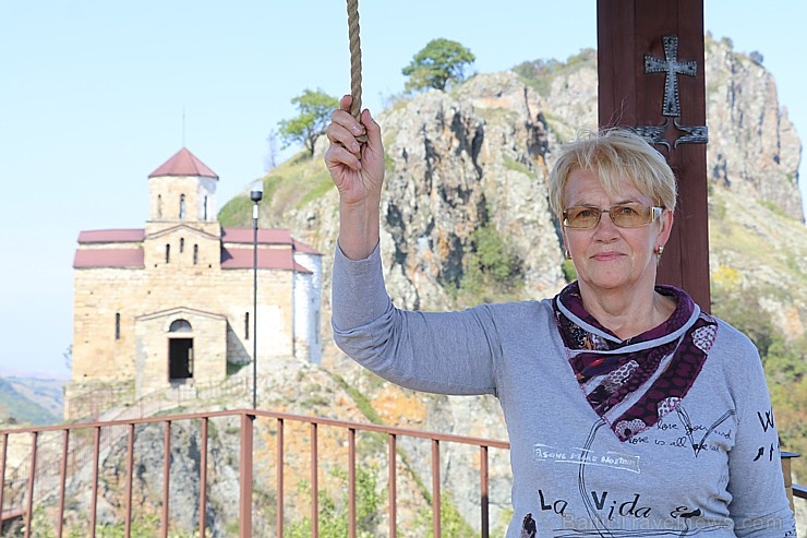 Travelnews.lv apmeklē darbojošu 10. gadsimta kristiešu Šoanina dievnamu osetīņu ciemā. Atbalsta: Magtur Travelnews.lv apmeklē darbojošu 10. gadsimta kristiešu Šoanina dievnamu osetīņu ciemā. Atbalsta: Magtur 266965