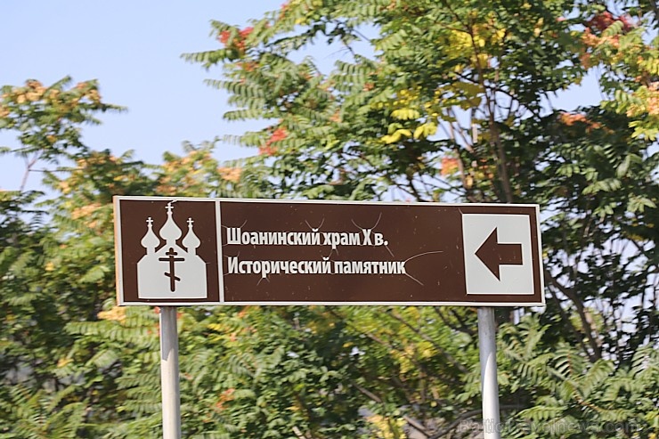 Travelnews.lv apmeklē darbojošu 10. gadsimta kristiešu Šoanina dievnamu osetīņu ciemā. Atbalsta: Magtur Travelnews.lv apmeklē darbojošu 10. gadsimta kristiešu Šoanina dievnamu osetīņu ciemā. Atbalsta: Magtur 266966