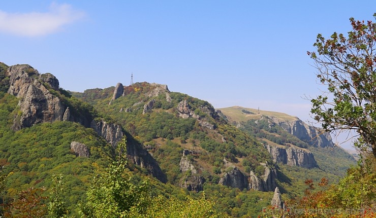 Travelnews.lv apmeklē darbojošu 10. gadsimta kristiešu Šoanina dievnamu osetīņu ciemā. Atbalsta: Magtur Travelnews.lv apmeklē darbojošu 10. gadsimta kristiešu Šoanina dievnamu osetīņu ciemā. Atbalsta: Magtur 266973