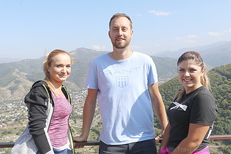 Travelnews.lv apmeklē darbojošu 10. gadsimta kristiešu Šoanina dievnamu osetīņu ciemā. Atbalsta: Magtur Travelnews.lv apmeklē darbojošu 10. gadsimta kristiešu Šoanina dievnamu osetīņu ciemā. Atbalsta: Magtur 266989