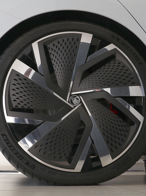 «Green Motors» divas dienas publikai prezentē jaunā koncepta auto «Škoda Vision RS» 267012