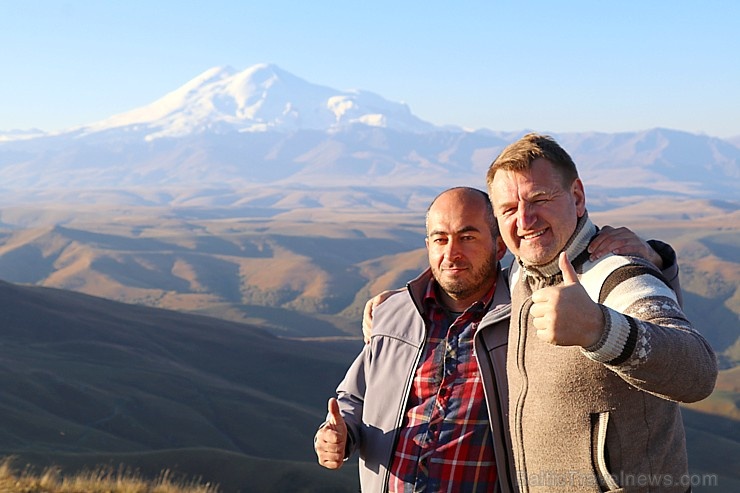 Travelnews.lv rīta agrumā apjūsmo Eiropas augstāko virsotni Elbruss. Atbalsta: Magtur 267228