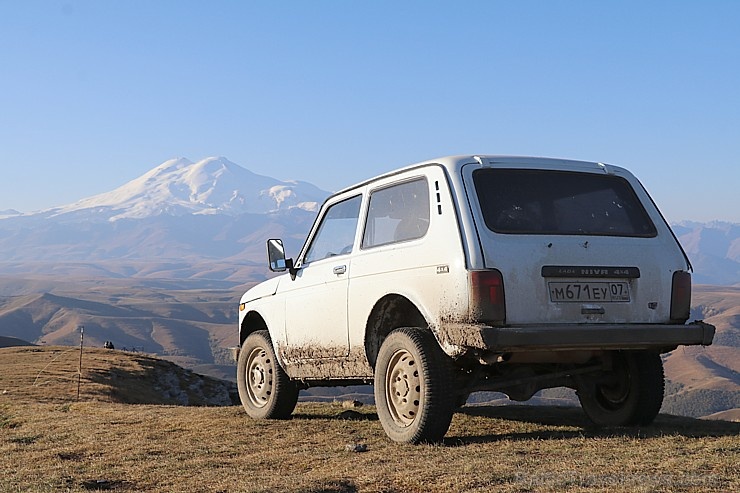Travelnews.lv rīta agrumā apjūsmo Eiropas augstāko virsotni Elbruss. Atbalsta: Magtur 267229