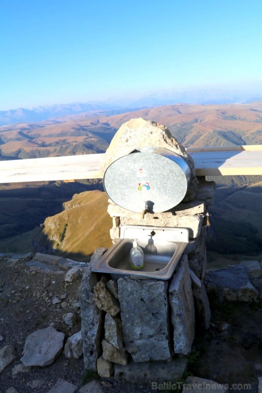 Travelnews.lv rīta agrumā apjūsmo Eiropas augstāko virsotni Elbruss. Atbalsta: Magtur 267234