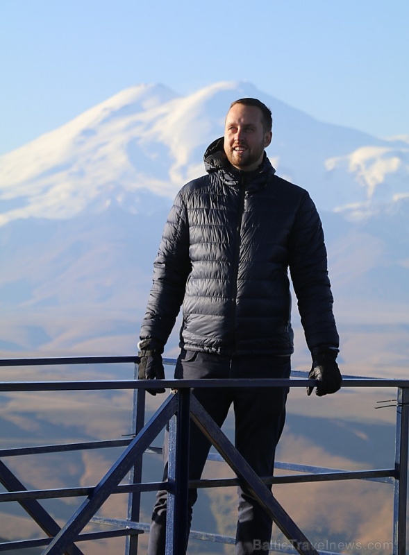 Travelnews.lv rīta agrumā apjūsmo Eiropas augstāko virsotni Elbruss. Atbalsta: Magtur 267240