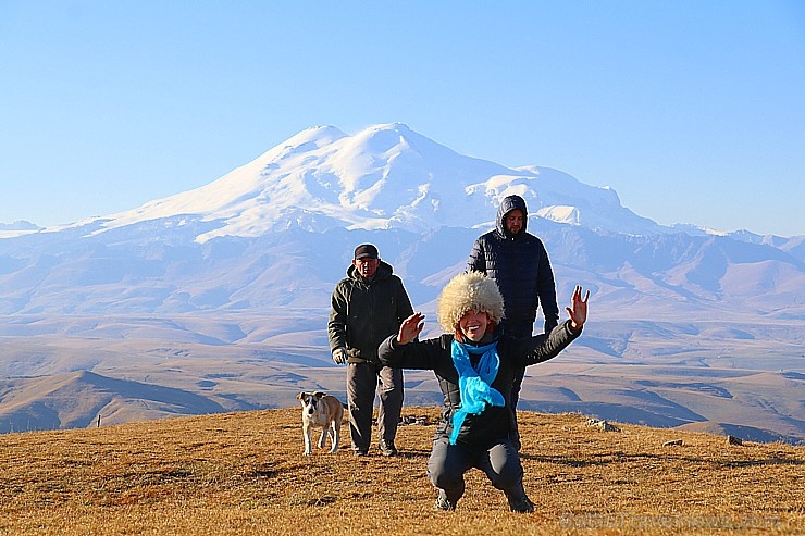 Travelnews.lv rīta agrumā apjūsmo Eiropas augstāko virsotni Elbruss. Atbalsta: Magtur 267246