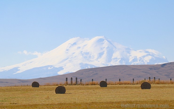 Travelnews.lv rīta agrumā apjūsmo Eiropas augstāko virsotni Elbruss. Atbalsta: Magtur 267258