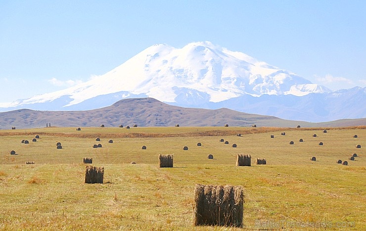 Travelnews.lv rīta agrumā apjūsmo Eiropas augstāko virsotni Elbruss. Atbalsta: Magtur 267260