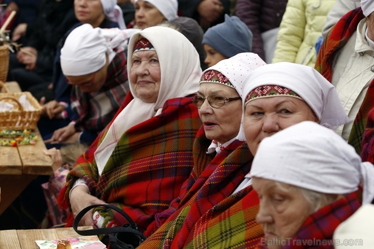 Rēzeknes Miķeļdienas gadatirgus pārsteidz iedzīvotājus un pilsētas viesus ar varenu tirgošanos, mielošanos, muzicēšanu, dejošanu un dižošanos Rēzeknes Miķeļdienas gadatirgus pārsteidz iedzīvotājus un pilsētas viesus ar varenu tirgošanos, mielošanos, muzicēšanu, dejošanu un dižošanos 267358