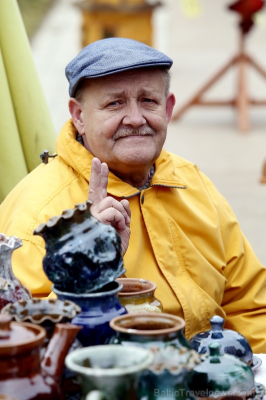 Rēzeknes Miķeļdienas gadatirgus pārsteidz iedzīvotājus un pilsētas viesus ar varenu tirgošanos, mielošanos, muzicēšanu, dejošanu un dižošanos Rēzeknes Miķeļdienas gadatirgus pārsteidz iedzīvotājus un pilsētas viesus ar varenu tirgošanos, mielošanos, muzicēšanu, dejošanu un dižošanos 267372