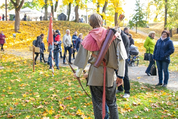 Kuldīgā ar bagātīgu tirdziņu, gardiem ēdieniem, dzērieniem un izklaidēm ikvienu apmeklētāju sagaidīja nozīmīgākais rudens pasākums – Hercoga Jēkaba ga Kuldīgā ar bagātīgu tirdziņu, gardiem ēdieniem, dzērieniem un izklaidēm ikvienu apmeklētāju sagaidīja nozīmīgākais rudens pasākums – Hercoga Jēkaba ga 267623