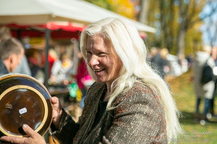 Kuldīgā ar bagātīgu tirdziņu, gardiem ēdieniem, dzērieniem un izklaidēm ikvienu apmeklētāju sagaidīja nozīmīgākais rudens pasākums – Hercoga Jēkaba ga Kuldīgā ar bagātīgu tirdziņu, gardiem ēdieniem, dzērieniem un izklaidēm ikvienu apmeklētāju sagaidīja nozīmīgākais rudens pasākums – Hercoga Jēkaba ga 267633