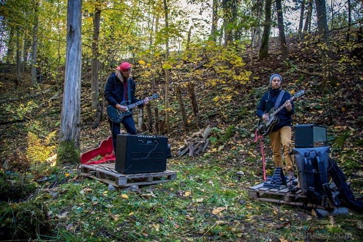 Vienkoču parkā norisinājās Uguns Nakts, kura mērķis ir vienu īso rudens dienu padarīt ilgāk gaišu, dot iespēju uzlādēt sevi ar sveču gaismu un siltumu Vienkoču parkā norisinājās Uguns Nakts, kura mērķis ir vienu īso rudens dienu padarīt ilgāk gaišu, dot iespēju uzlādēt sevi ar sveču gaismu un siltumu 267644