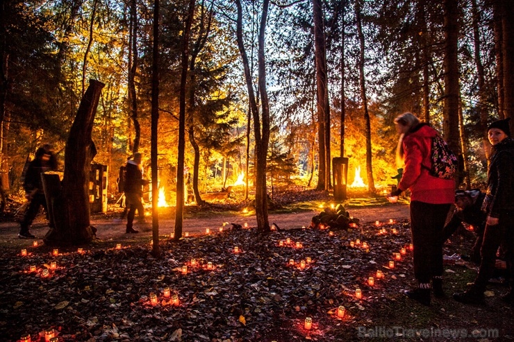 Vienkoču parkā norisinājās Uguns Nakts, kura mērķis ir vienu īso rudens dienu padarīt ilgāk gaišu, dot iespēju uzlādēt sevi ar sveču gaismu un siltumu Vienkoču parkā norisinājās Uguns Nakts, kura mērķis ir vienu īso rudens dienu padarīt ilgāk gaišu, dot iespēju uzlādēt sevi ar sveču gaismu un siltumu 267652