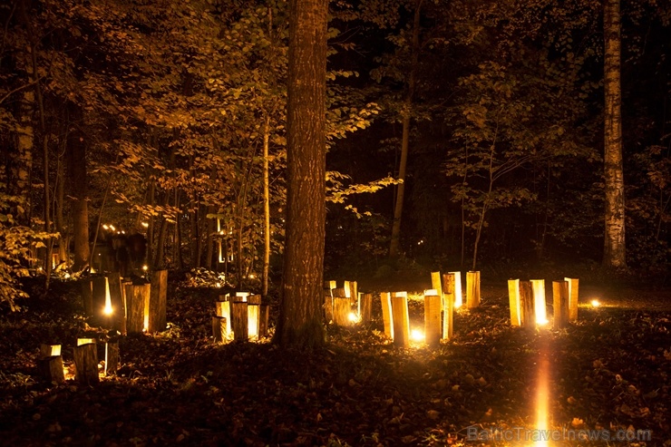 Vienkoču parkā norisinājās Uguns Nakts, kura mērķis ir vienu īso rudens dienu padarīt ilgāk gaišu, dot iespēju uzlādēt sevi ar sveču gaismu un siltumu Vienkoču parkā norisinājās Uguns Nakts, kura mērķis ir vienu īso rudens dienu padarīt ilgāk gaišu, dot iespēju uzlādēt sevi ar sveču gaismu un siltumu 267674