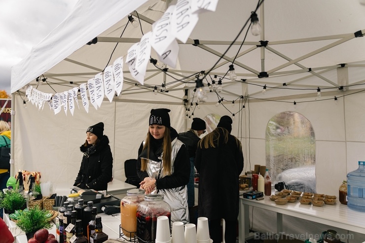 Jau astoto gadu Latvijas sulīgākais festivāls Dobelē pulcē novada un apkārtnes mājražotājus, stādaudzētājus, augļkopjus un interesentus Jau astoto gadu Latvijas sulīgākais festivāls Dobelē pulcē novada un apkārtnes mājražotājus, stādaudzētājus, augļkopjus un interesentus 267711