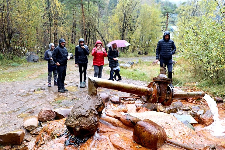 Travelnews.lv izbauda minerālūdeni «Narzan» tā dabisko apstākļos Elbrusa piekājē. Atbalsta: Magtur Travelnews.lv izbauda minerālūdeni «Narzan» tā dabisko apstākļos Elbrusa piekājē. Atbalsta: Magtur 268060