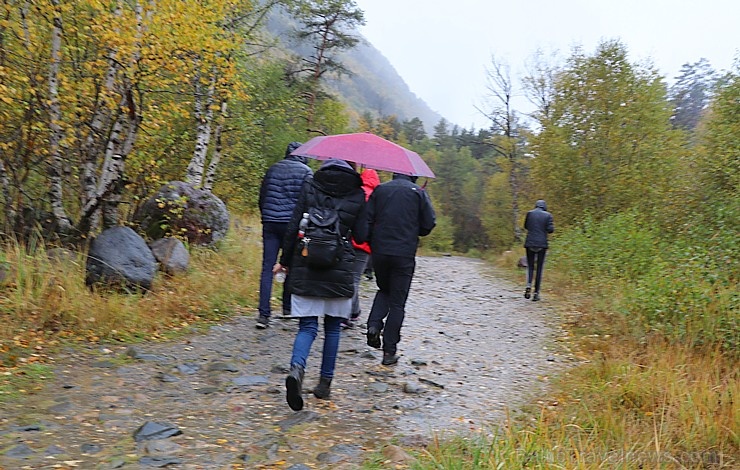 Travelnews.lv izbauda minerālūdeni «Narzan» tā dabisko apstākļos Elbrusa piekājē. Atbalsta: Magtur Travelnews.lv izbauda minerālūdeni «Narzan» tā dabisko apstākļos Elbrusa piekājē. Atbalsta: Magtur 268065