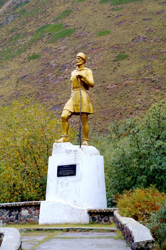 Travelnews.lv iepazīst Elbrusa iekarotāju pieminekļus, kalnu ezerus un ūdenskritumus. Atbalsta: Magtur Travelnews.lv iepazīst Elbrusa iekarotāju pieminekļus, kalnu ezerus un ūdenskritumus. Atbalsta: Magtur 268085
