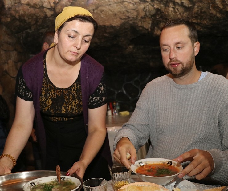 Travelnews.lv izbauda ugunīgu šašliku kafejnīcā «U Kurmaha» pie Čegema ūdenskritumiem. Atbalsta: Magtur Travelnews.lv izbauda ugunīgu šašliku kafejnīcā «U Kurmaha» pie Čegema ūdenskritumiem. Atbalsta: Magtur 268109