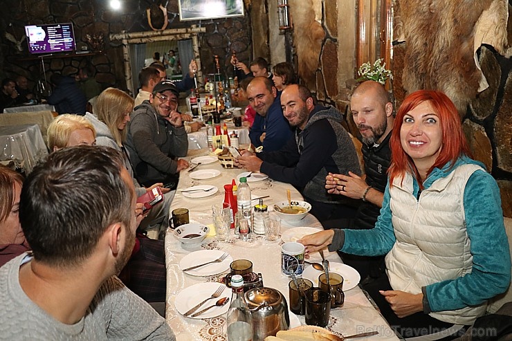 Travelnews.lv izbauda ugunīgu šašliku kafejnīcā «U Kurmaha» pie Čegema ūdenskritumiem. Atbalsta: Magtur Travelnews.lv izbauda ugunīgu šašliku kafejnīcā «U Kurmaha» pie Čegema ūdenskritumiem. Atbalsta: Magtur 268113