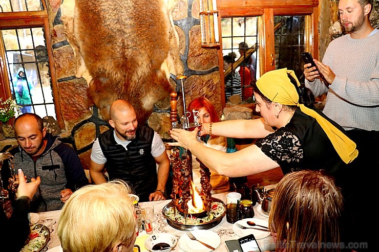 Travelnews.lv izbauda ugunīgu šašliku kafejnīcā «U Kurmaha» pie Čegema ūdenskritumiem. Atbalsta: Magtur Travelnews.lv izbauda ugunīgu šašliku kafejnīcā «U Kurmaha» pie Čegema ūdenskritumiem. Atbalsta: Magtur 268122