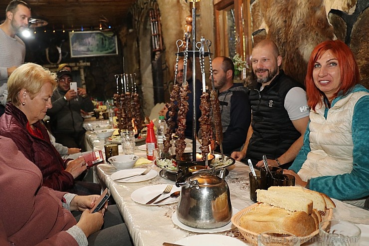 Travelnews.lv izbauda ugunīgu šašliku kafejnīcā «U Kurmaha» pie Čegema ūdenskritumiem. Atbalsta: Magtur Travelnews.lv izbauda ugunīgu šašliku kafejnīcā «U Kurmaha» pie Čegema ūdenskritumiem. Atbalsta: Magtur 268125