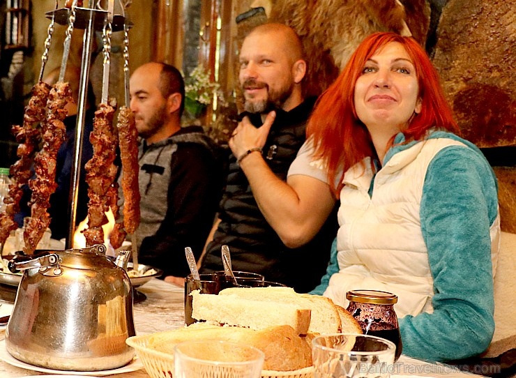 Travelnews.lv izbauda ugunīgu šašliku kafejnīcā «U Kurmaha» pie Čegema ūdenskritumiem. Atbalsta: Magtur Travelnews.lv izbauda ugunīgu šašliku kafejnīcā «U Kurmaha» pie Čegema ūdenskritumiem. Atbalsta: Magtur 268133