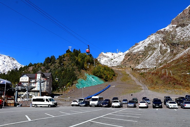 Travelnews.lv ar gaisa trošu vagoniņu uzbrauc sniegotajā Elbrusā līdz 3847 metriem. Atbalsta: Magtur Travelnews.lv ar gaisa trošu vagoniņu uzbrauc sniegotajā Elbrusā līdz 3847 metriem. Atbalsta: Magtur 268336