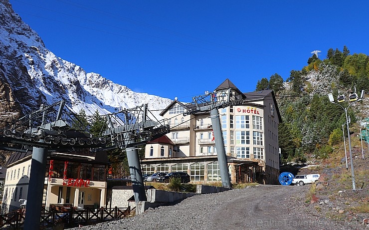 Travelnews.lv ar gaisa trošu vagoniņu uzbrauc sniegotajā Elbrusā līdz 3847 metriem. Atbalsta: Magtur Travelnews.lv ar gaisa trošu vagoniņu uzbrauc sniegotajā Elbrusā līdz 3847 metriem. Atbalsta: Magtur 268337