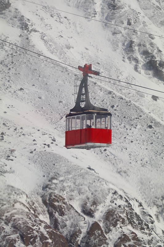 Travelnews.lv ar gaisa trošu vagoniņu uzbrauc sniegotajā Elbrusā līdz 3847 metriem. Atbalsta: Magtur Travelnews.lv ar gaisa trošu vagoniņu uzbrauc sniegotajā Elbrusā līdz 3847 metriem. Atbalsta: Magtur 268342