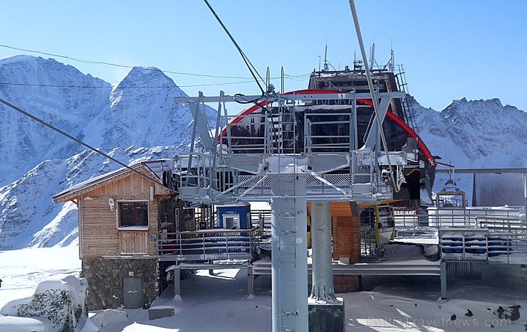 Travelnews.lv ar gaisa trošu vagoniņu uzbrauc sniegotajā Elbrusā līdz 3847 metriem. Atbalsta: Magtur Travelnews.lv ar gaisa trošu vagoniņu uzbrauc sniegotajā Elbrusā līdz 3847 metriem. Atbalsta: Magtur 268348